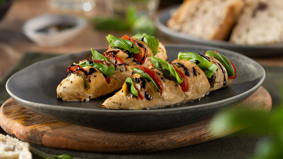 Caprese-inspirert fylt hasselbackkylling