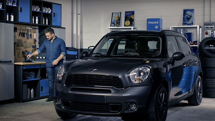 Slik skifter du frontlysp&aelig;rene p&aring; Mini Cooper Countryman